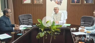 देहरादून: भारत निर्वाचन आयोग के चुनाव आयुक्त डॉ विवेक जोशी ने निर्वाचन गतिविधियों को लेकर की बैठक