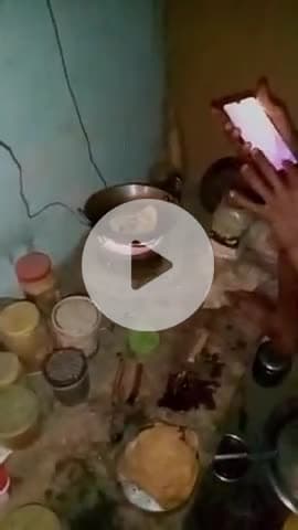 एक सख्श ने की बहुत बड़ी गलती पड़ाठे बनते समय चला रहा मोबाइल तो हुआ जल कर कला खाना पकाते समय कोई भी मोबाइल ना चलाए ।