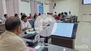 कहरा: विकास भवन में डीएम की अध्यक्षता में ICDS एवं मिशन शक्ति योजनाओं की समीक्षा बैठक आयोजित, दिए गए निर्देश