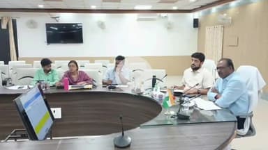 महाराजगंज: कलेक्ट्रेट सभागार में जिला स्वच्छता समिति की बैठक, अपशिष्ट प्रबंधन पर दिया गया जोर