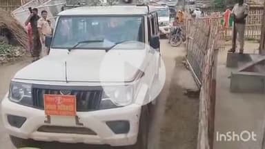 पतरघट: पतरघट के धबौली में सीओ ने पटियाला कोर्ट हाउस, नई दिल्ली के आदेशानुसार कारी यादव के घर पर नोटिस चिपकाया