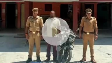 कप्तानगंज: चोरी के जेवर बेचकर पैसे बनाने वाले अभियुक्त को कुशीनगर कप्तानगंज पुलिस ने बाइक, मोबाइल व नगदी के साथ दबोचा