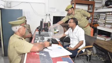 कालपी: एसपी डॉ. दुर्गेश कुमार ने कोतवाली कालपी का किया औचक निरीक्षण