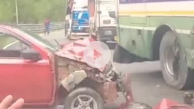 टापरी: किन्नौर के टापरी समीप एक छोटे वाहन और बस के बीच हुई टक्कर, दोनों वाहनों को हुआ नुकसान