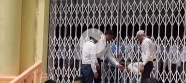 पटना ग्रामीण: पोर्टिको में विपक्ष के हंगामे के कारण सदन का दूसरा गेट खोलने में करनी पड़ी मशक्कत