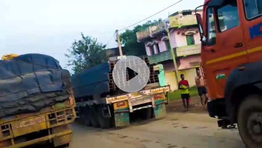 CHANDIL : एनएच 32 नीमडीह में कार-ट्रक में सीधी भिड़ंत कार चालक की मौत, तीन गंभीर #chandilnews #nimdihnews #roadaccident