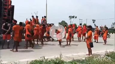 उतरौला: पिपरा घाट राप्ती नदी से कांवड़ियों ने जल भरकर सैकड़ों की संख्या में निकाली कांवड़ यात्रा