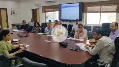 बड़गांव: जिला कलेक्टर नमित मेहता की अध्यक्षता में कलेक्ट्रेट स्थित सभागार में आयोजित हुई साप्ताहिक समीक्षा बैठक