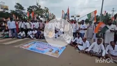 जगदलपुर: कांग्रेस ने जगदलपुर शहर के आमागुड़ा चौक में प्रदेशव्यापी चक्का जाम किया, बड़ी संख्या में कांग्रेस कार्यकर्ता शामिल हुए