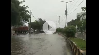 ਜਲੰਧਰ 1: ਬਰਸਾਤ ਕਾਰਨ ਬਾਬੂ ਜਗਜੀਵਨ ਰਾਮ ਚੌਂਕ ਤੋਂ ਬਬਰੀਕ ਚੌਂਕ ਦੇ ਸੜਕ ਪੂਰੀ ਤਰ੍ਹਾਂ ਪਾਣੀ ਨਾਲ ਡੁੱਬੀ ,ਰਾਹਗੀਰ ਹੋ ਰਹੇ ਹਨ ਪਰੇਸ਼ਾਨ #jansamasya