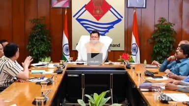देहरादून: सीएम धामी ने सचिवालय में लोक निर्माण विभाग की गेमचेजर योजनाओं की बैठक की
