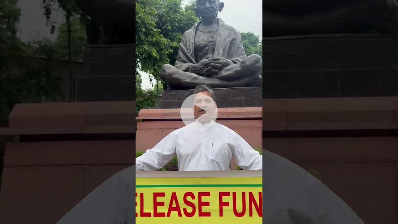 AMU सेंटर किशनगंज के लिए पार्लियामेंट के बाहर प्रदर्शन #shorts #fundforamukishanganj #shorts