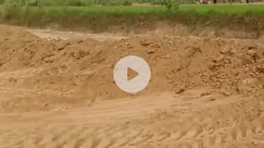 धनौरा: गजरौला के गांव मोहर का पट्टी में अवैध खनन की सूचना पर पहुंचे अधिकारी, मौके से फरार हुए खनन माफिया