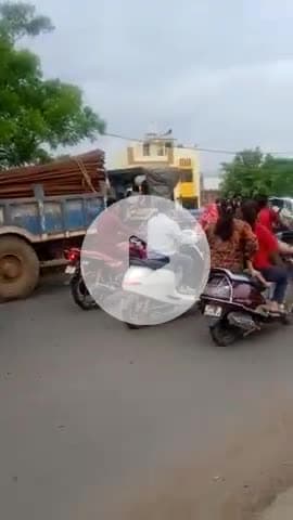 Baitul Mein Sadak Hadsa NS 69 Betul vruksh per Sadak Hadsa tractor trali car ki aapas bhidant Laga Jaam Logon Ko Hui par