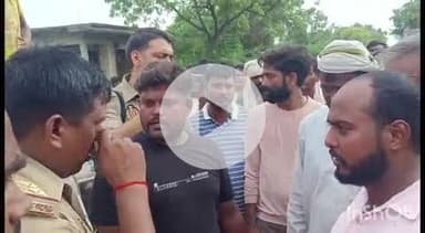 कुंडा: महेशगंज के गंगा एक्सप्रेसवे पर तेज रफ्तार डंपर की टक्कर से युवक की मौत, हाइवे पर शव रखकर किया चक्का जाम