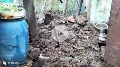 अधिक ‌वृषठी के होते हुए पंचायत के सफाई कर्मचारीअरविंद धौलपुरिया का कच्चा मकान गिर गया ग्राम छीरखेड़ा तहसील कुरवाई