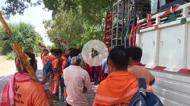 लंभुआ: लम्भुआ तहसील क्षेत्र के माधवपुर गांव से बाबा धाम के लिए रवाना हुआ कांवड़ियों का भव्य जत्था, गूंजे बोल बम के जयघोष