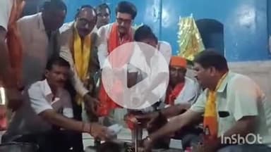 जानसठ: भोपा के फिरोजपुर में नीलकंठ महादेव प्राचीन मंदिर में जिला पंचायत अध्यक्ष डॉ. वीरपाल निर्वाल ने किया जलाभिषेक