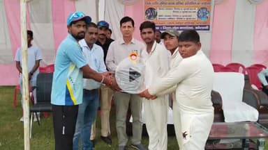 मंझनपुर: आयुष की ऑलराउंड चमक से स्टेडियम ब्वायज बी बने जिला चैम्पियन, कौशाम्बी स्टेडियम में विद्या भारतीय को 10 रन से दी शिकस्त