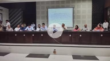 भिवानी: पंचायत भवन में CET परीक्षा 2025 को लेकर जिला अधिकारियों ने ड्यूटी मजिस्ट्रेट व केंद्र अधीक्षकों के साथ की मीटिंग