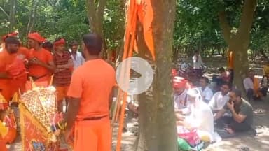 पूरनपुर: धनाराघाट शारदा नदी पर जल लेने पहुंचे कांवड़ियों को साफ-सफाई की व्यवस्था न होने से हुई परेशानी