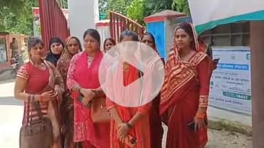 बहराइच: कलेक्ट्रेट पहुंची महिला उत्थान समिति की पदाधिकारियों ने 7 सूत्रीय मांगों को लेकर सौंपा ज्ञापन