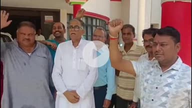 महाराजगंज: कलेक्ट्रेट परिसर में जनपद उद्योग व्यापार मंडल घुघली इकाई ने जिलाधिकारी को मुख्यमंत्री को संबोधित ज्ञापन सौंपा