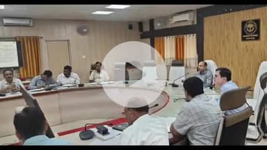 बलरामपुर: सीएम डैशबोर्ड पर विकास कार्यों एवं राजस्व वसूली की प्रगति और रैंकिंग की डीएम ने की समीक्षा बैठक