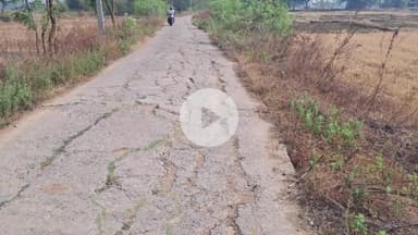 कुटुंबा: पोखराही जाने वाली PCC सड़क निर्माण के बाद दो भागों में बंटी, अब चलने लायक नहीं, ग्रामीणों ने डीएम से बनाने की मांग की