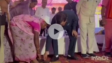 कोरबा: कटघोरा उपजेल परिसर में वन महोत्सव में मंत्री देवांगन ने तेंदूपत्ता संग्राहकों को पहनाई चरण पादुका