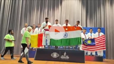 बांसवाड़ा: शहर के खाटू श्याम मंदिर से निकाली गई रैली, अनिल शर्मा ने अमेरिका में कराटे में जीता स्वर्ण पदक, शहर में हुआ भव्य स्वागत