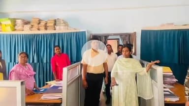 खूंटी: उपायुक्त आर. रॉनिटा ने मुरहू प्रखंड सह अंचल कार्यालय का औचक निरीक्षण किया, आवश्यक दिशा निर्देश दिए