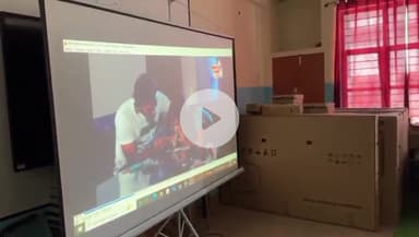 टीकमगढ़: टीकमगढ़ के केंद्रीय विद्यालय में बच्चों को दिखाई प्रेरक फिल्में, एसपी ने दिलाया नशा न करने का संकल्प