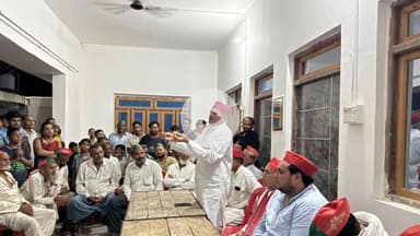 नौगावां सादात: नौगांवा के गांव प्रथीपुर में सपा के कार्यकर्ताओं ने किया जन पंचायत का आयोजन