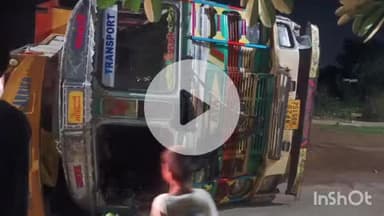 बुदनी: नगर के वार्ड नंबर 12, गुरुआ बाबा मंदिर के सामने रेत से भरा डंपर पलटा