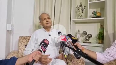 उपराष्ट्रपति जी के इस्तीफे पर पूर्व मुख्यमंत्री श्री अशोक गहलोत जी मीडिया के सवालों का जवाब देते हुए.....