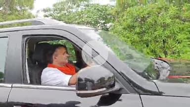 गुफा सरकार हनुमान जी महाराज के दरवार में जा कर गुरु जी से आशीर्वाद लिया