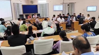 बड़गांव: कलेक्ट्रेट स्थित सभागार में जिला स्वास्थ्य समिति की अहम बैठक आयोजित, मौसमी बीमारियों को लेकर दिए गए सतर्कता के निर्देश