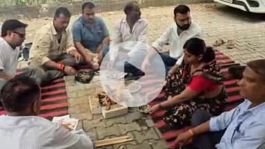 लाडपुरा: 9 माह से आमसभा की बैठक न होने से नाराज कांग्रेस समर्थक सदस्यों ने जिला परिषद कार्यालय पर किया सद्बुद्धि यज्ञ