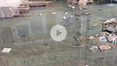 मोहनिया: मोहनिया में थाना के पास ग्रामीणों ने किया सड़क जाम, नाला निर्माण की लापरवाही से घरों में घुस रहा गंदा पानी