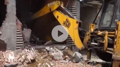 ਜਲੰਧਰ 1: ਯੁੱਧ ਨਸ਼ਿਆਂ ਵਿਰੁੱਧ ਛੇੜੀ ਮੁਹਿੰਮ ਤਹਿਤ ਪੁਲਿਸ ਨੇ ਹਰਦਿਆਲ ਨਗਰ ਵਿਖੇ ਨਸ਼ਾ ਤਸਕਰ ਦੇ ਘਰ 'ਤੇ ਚਲਾਇਆ ਪੀਲਾ ਪੰਜਾ