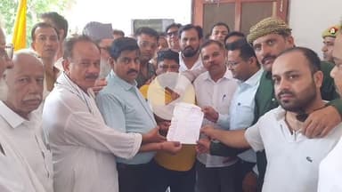 रामपुर: कलेक्ट्रेट में उद्योग व्यापार प्रतिनिधि मंडल ने हाउस टैक्स और वॉटर टैक्स में बढ़ोतरी के खिलाफ किया जोरदार प्रदर्शन