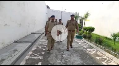 मंझनपुर: उपमहानिरीक्षक कारागार ने कौशाम्बी जिला कारागार का किया औचक निरीक्षण, बंदियों की समस्याएं सुनीं और बैरकों की सघन तलाशी ली