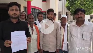 महाराजगंज: कलेक्ट्रेट परिसर में मुखर्जी नगर के लोगों ने प्रधानमंत्री आवास योजना में धांधली का लगाया आरोप