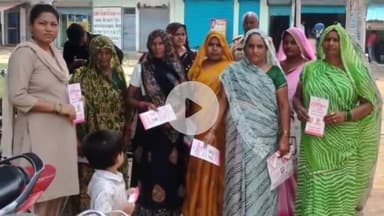 जौनपुर: नगर सहित प्रमुख बाजारों में मिशन शक्ति के तहत महिलाओं और बालिकाओं को किया गया जागरूक