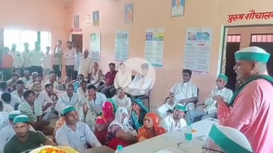 नौगावां सादात: अमेरिका के मांसाहारी दूध व चोरों के आतंक के विरोध में भाकियू शंकर ने किया जन जागरण, रेलवे ट्रैक पर दी चेतावनी