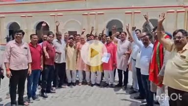 हरदोई: उत्तर प्रदेश उद्योग व्यापार मंडल ने व्यापारियों के जीएसटी छापों के विरोध में कलेक्ट्रेट में दिया ज्ञापन