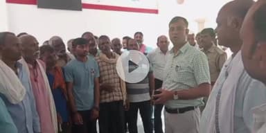 कालपी: जोल्हूपुर में जल निकासी की समस्या से परेशान ग्रामीणों ने एसडीएम से की शिकायत, कहा- विद्यालय और घरों में मंडरा रहा खतरा