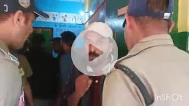 संकरी: मोरी के सांकरी पोलिंग बूथ पर फर्जी मतदान को लेकर प्रत्याशी और समर्थक आपस में भिड़ते आए नजर