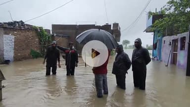 बीना: बीना में भारी बारिश से कई जगह जलभराव, प्रशासनिक अधिकारियों ने ट्रैक्टर से किया निरीक्षण